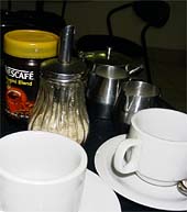 �R�[�q�[�����̂ނƃC���X�^���g�̕r���łĂ���