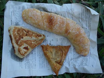 植物園外のお店で買ったパン